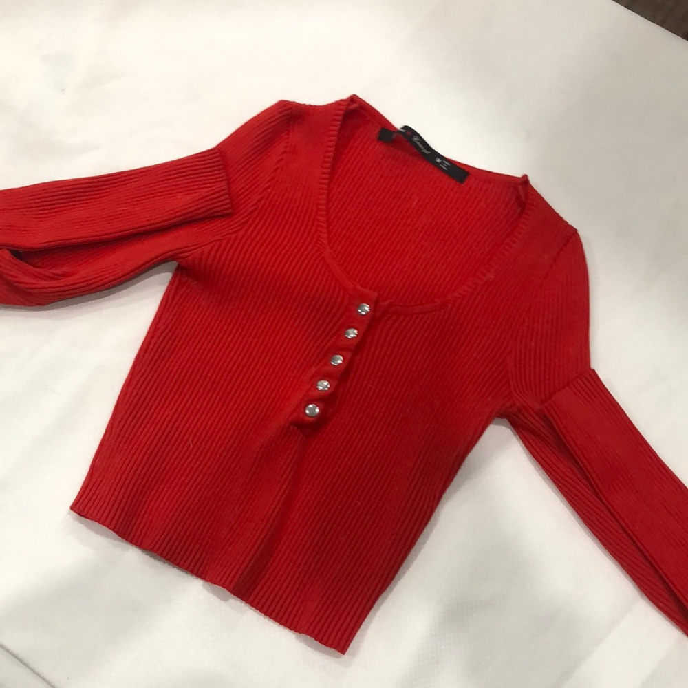 Cropped LONG Sleeve Top .